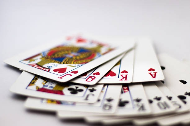 klik 4d mobile app interface showing live-dealer blackjack table and navigation menu