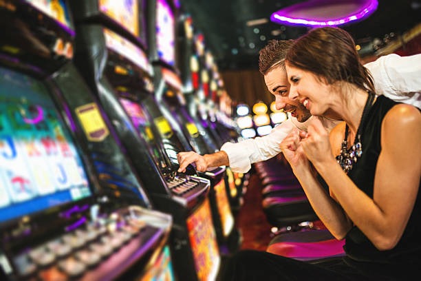 klik 4d app showing live-dealer roulette table with dealer and betting interface